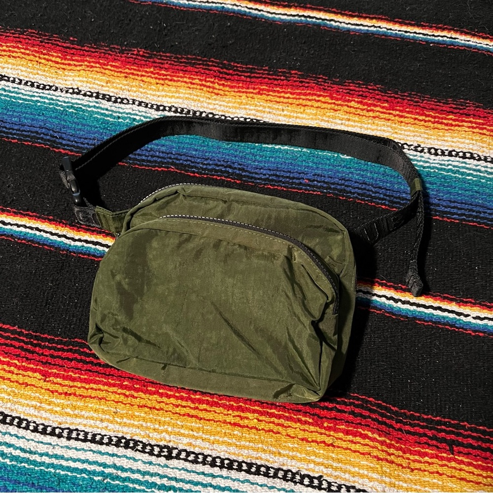 BAGGU Fanny Pack in Bay Laurel